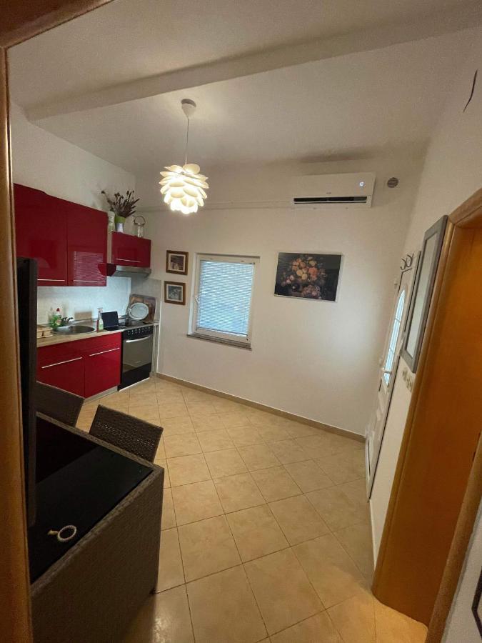 Iris Apartment *