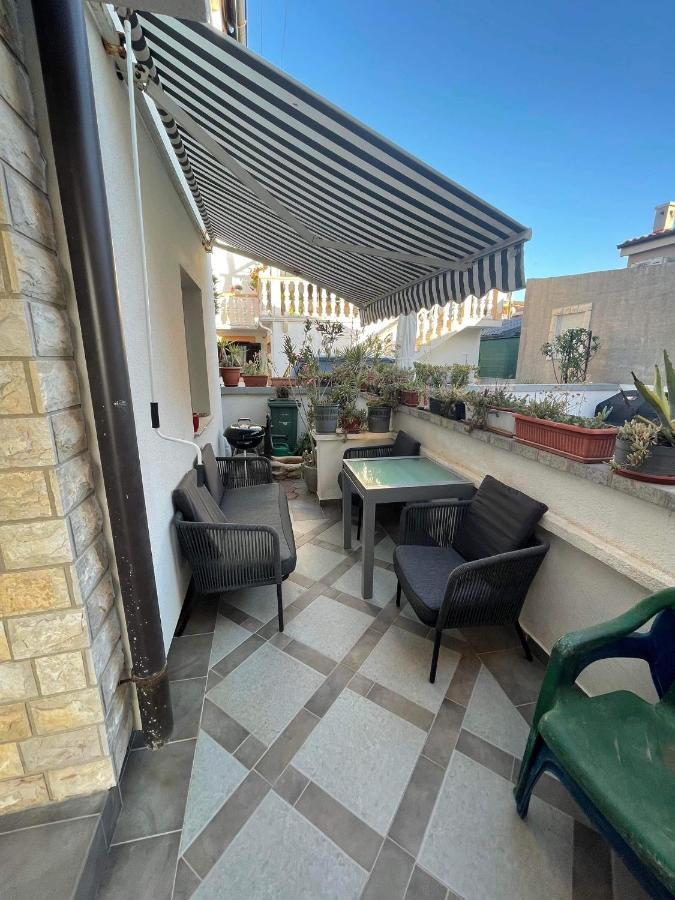 Iris Apartment Vir