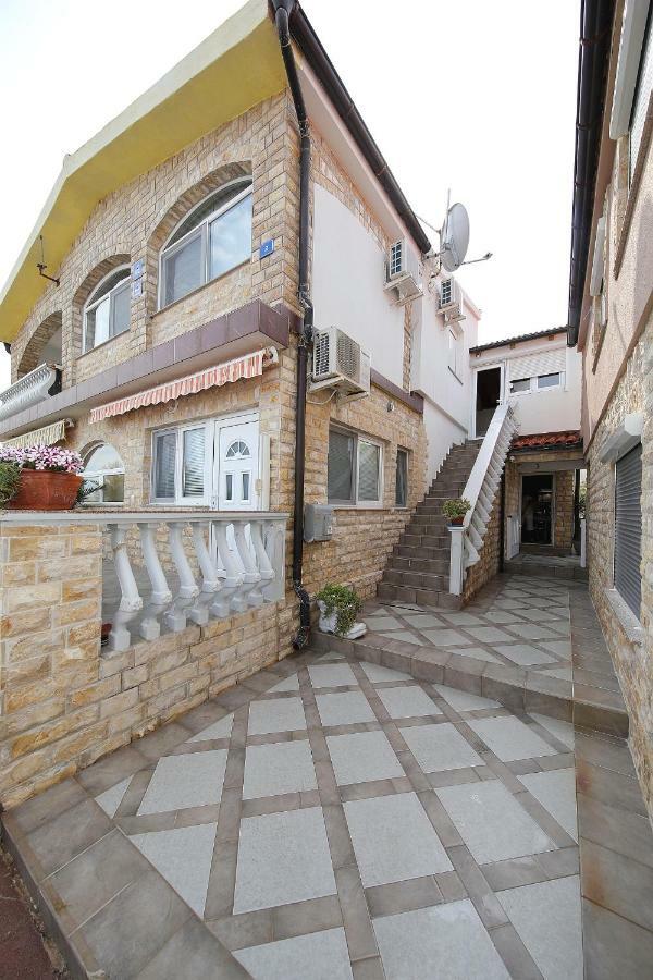 Iris Apartment